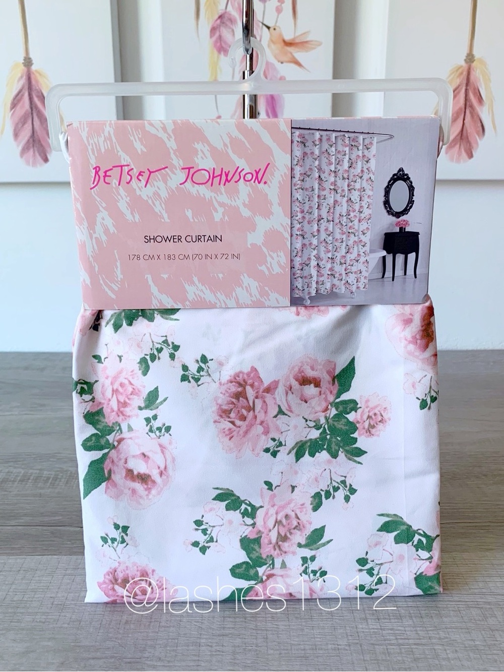 BETSEY JOHNSON Shower Curtain Blooming Roses - White Pink Floral